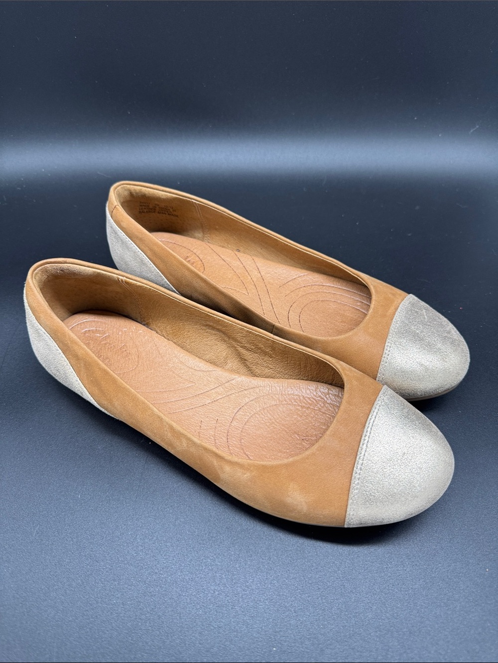 Clarks Indigo Tan and Light Gold Cap-Toe Ballet Flats Sz 7